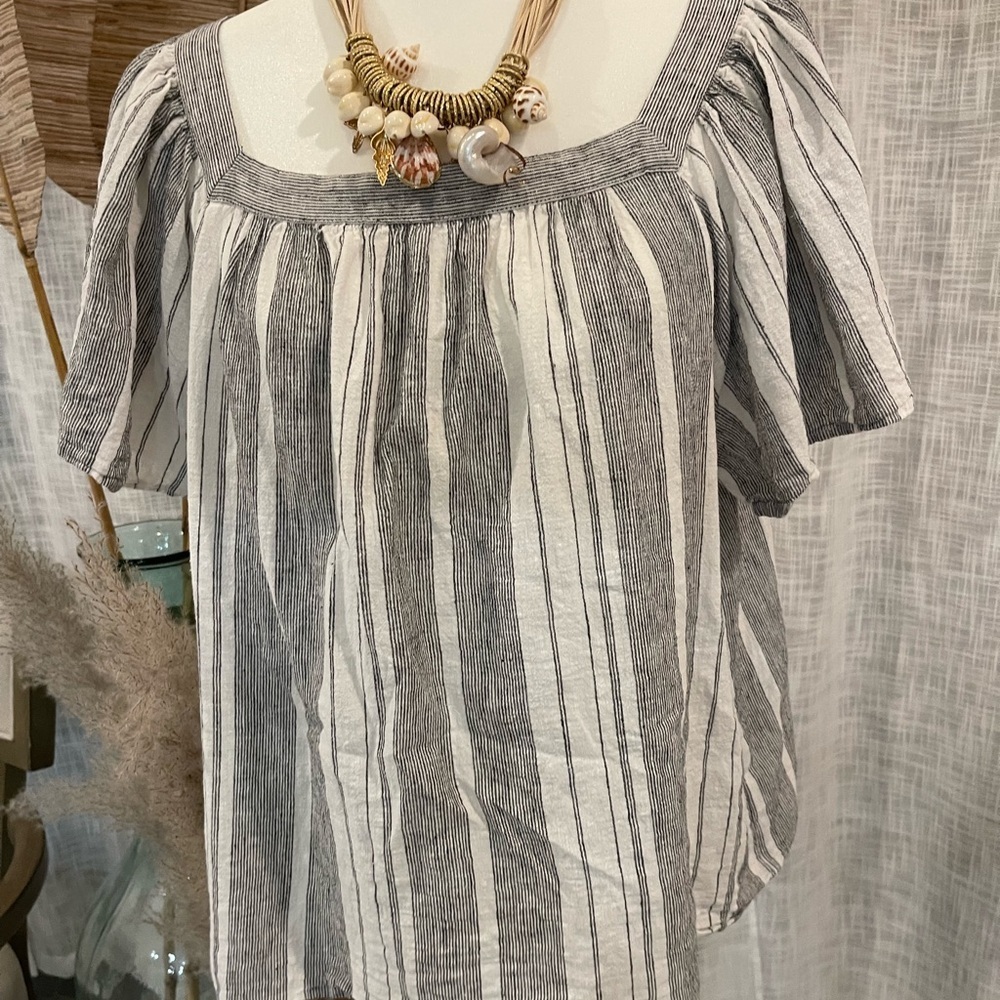 Banana Republic Gray and White Puff Sleeve Blouse